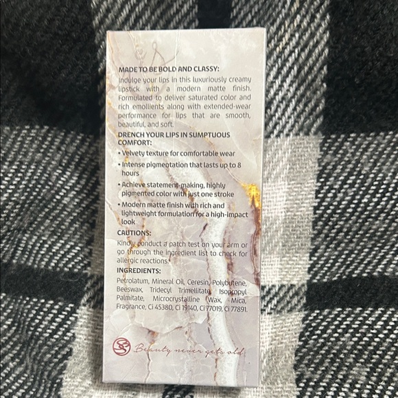 Red Matte Lipstick with Gold Chain Cap - Picture 4 of 5